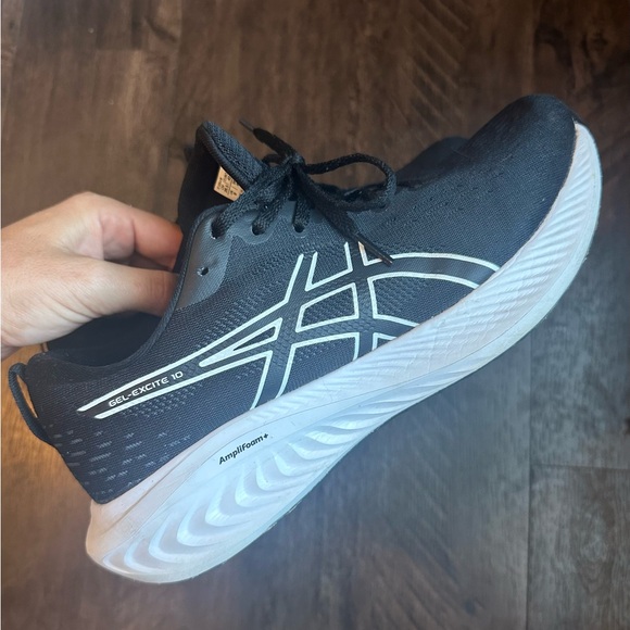 ASICS Running Shoes - Picture 1 of 9